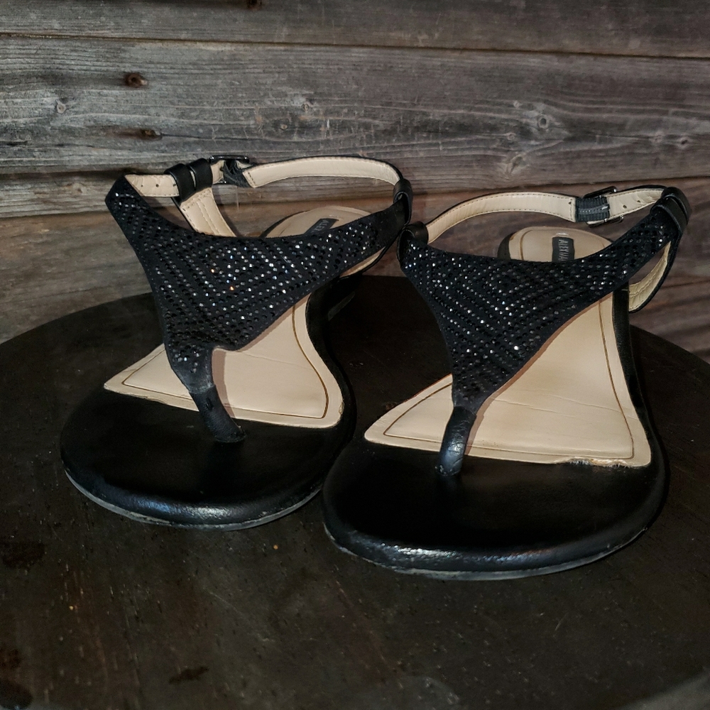 🤑Black Thong Wedges🤑